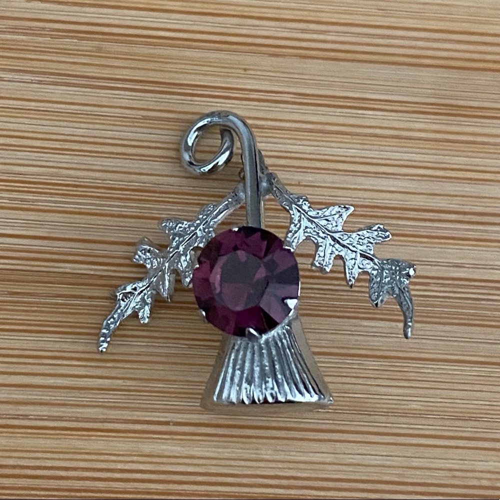 Vintage Silver Brooch Pin with Large Dark Purple Stone and Leaf Detail - Picture 8 of 10